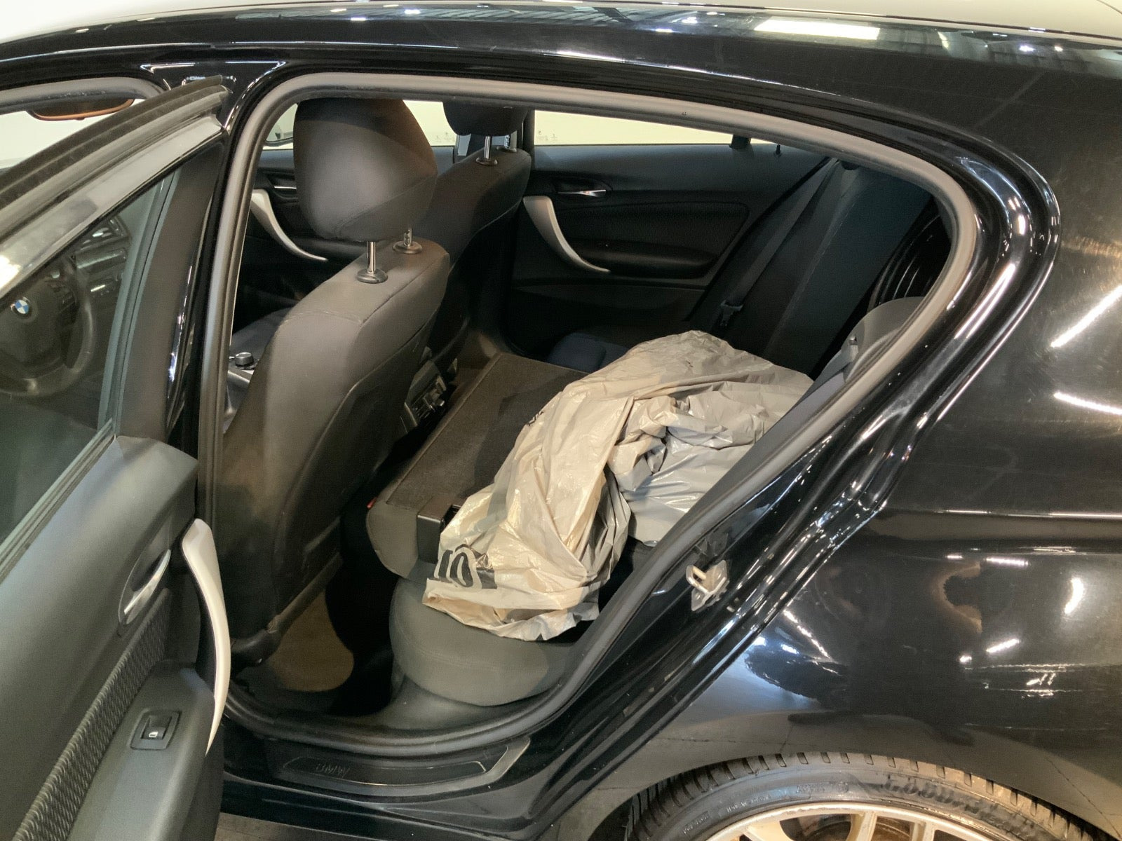 Sort BMW 118d fra 2014