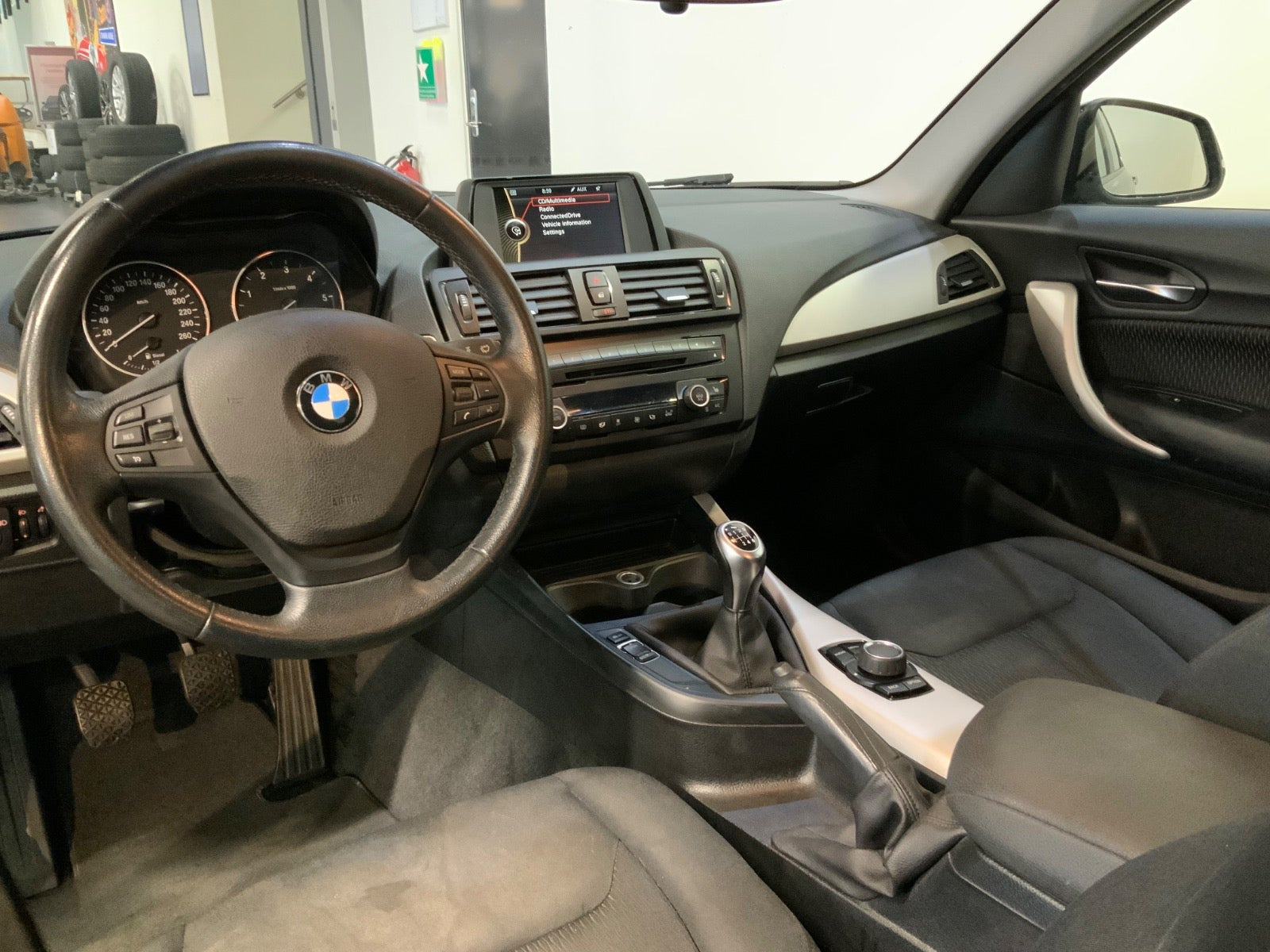 Sort BMW 118d fra 2014