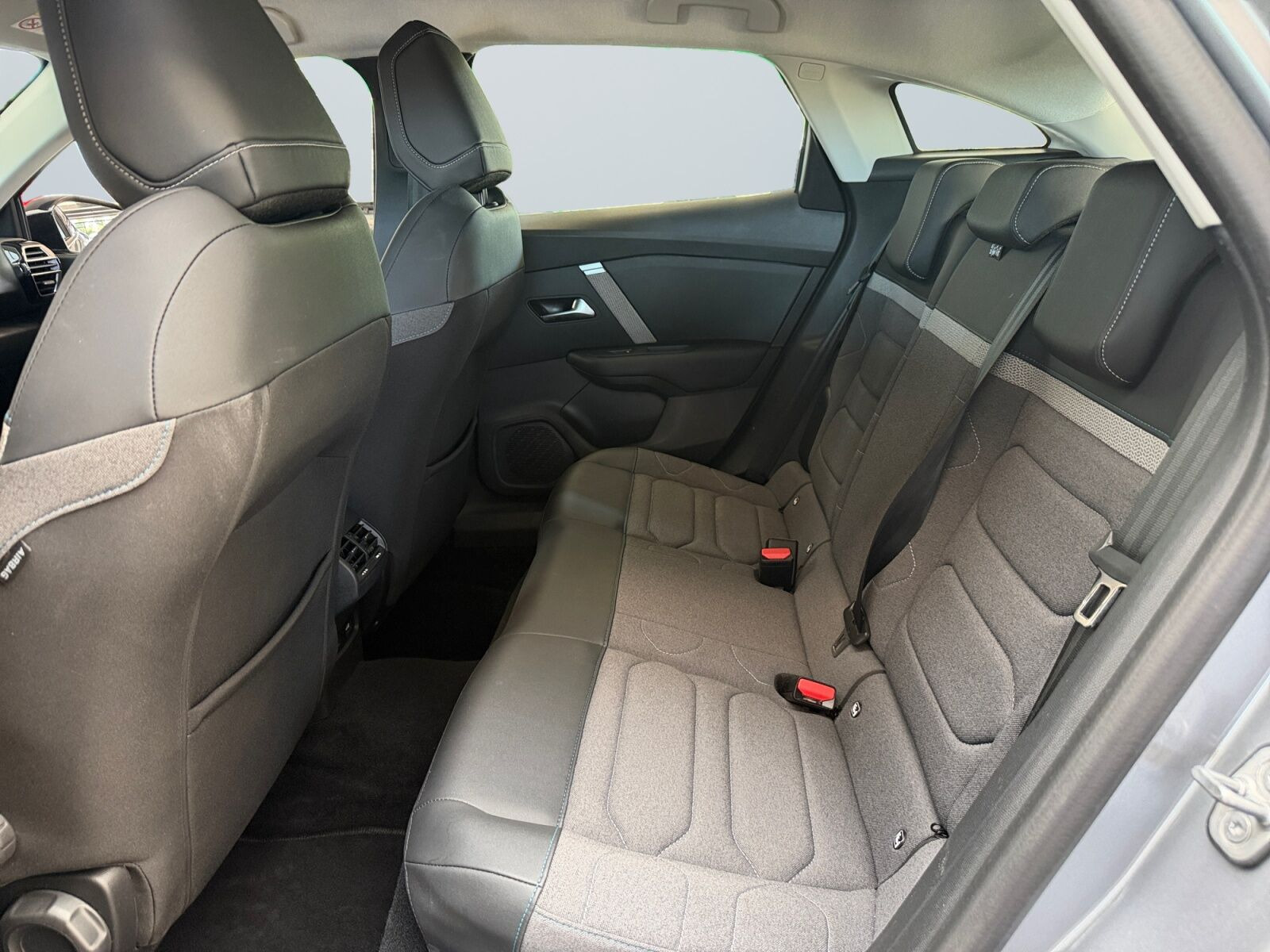 Grå Citroën ë-C4 fra 2024