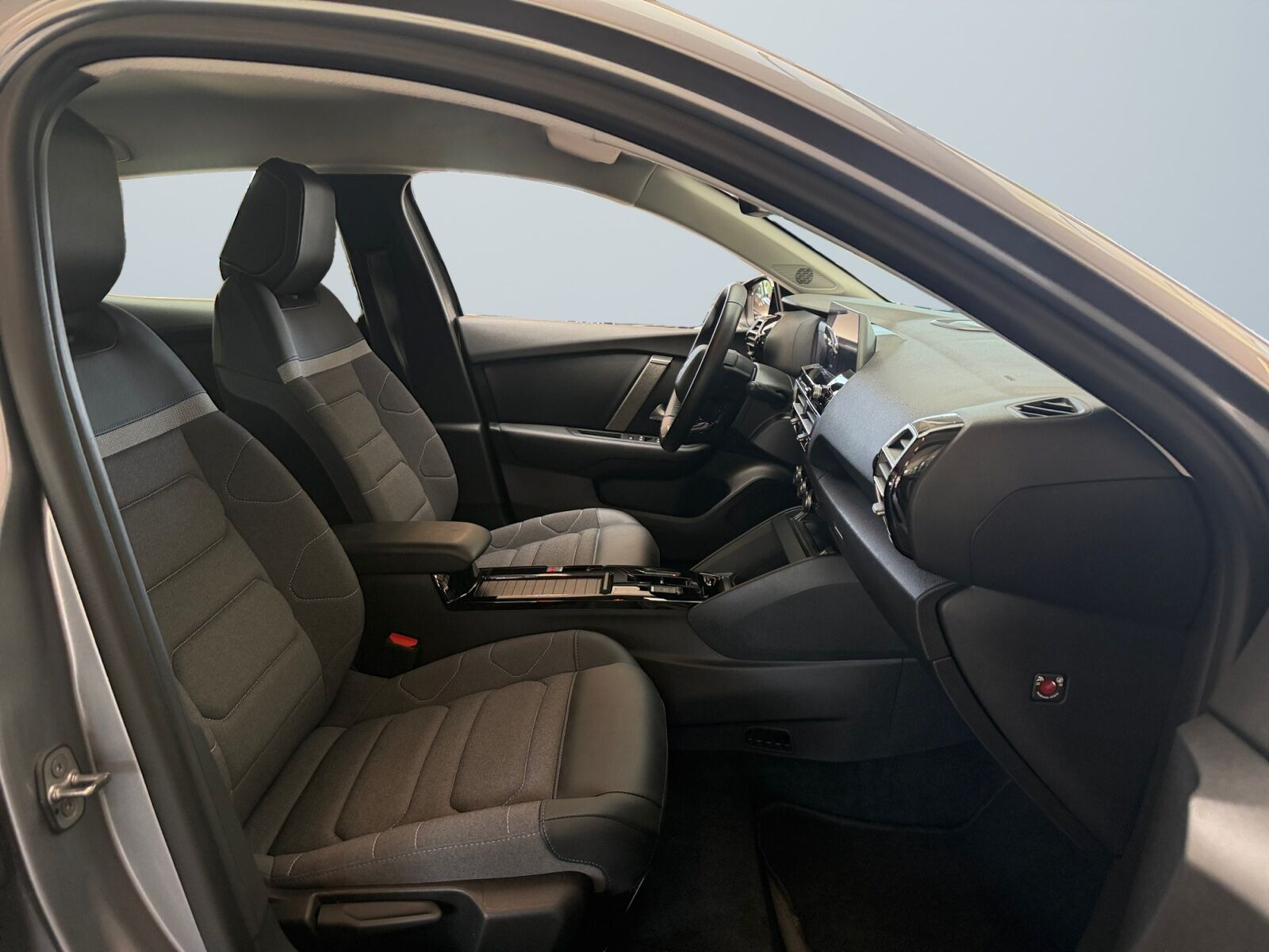 Grå Citroën ë-C4 fra 2024
