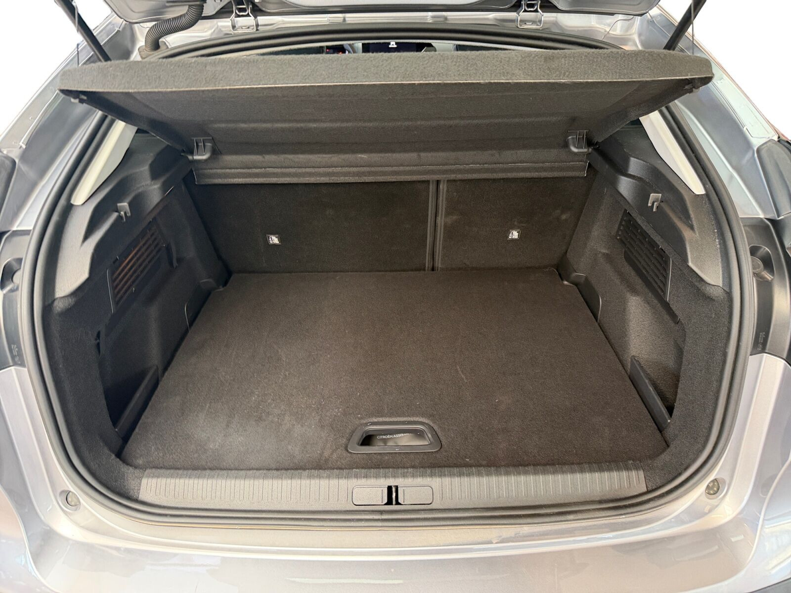 Grå Citroën ë-C4 fra 2024
