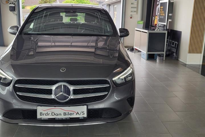 Sølv Mercedes B200 fra 2021
