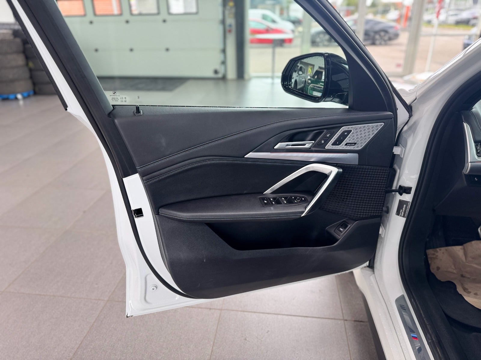 Hvid BMW iX1 fra 2023