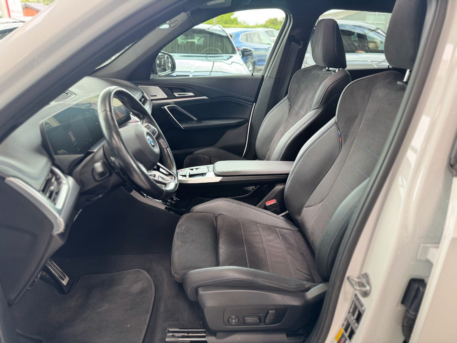 Hvid BMW iX1 fra 2023