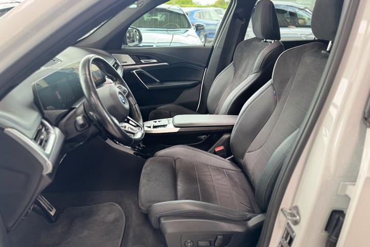Hvid BMW iX1 fra 2023