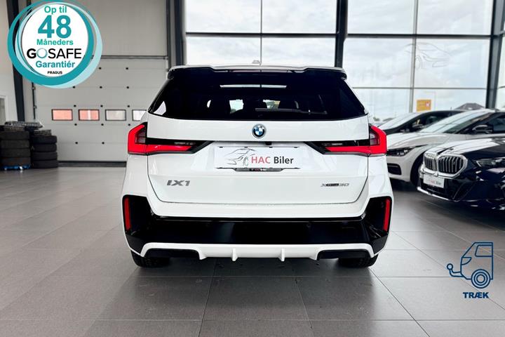 Hvid BMW iX1 fra 2023