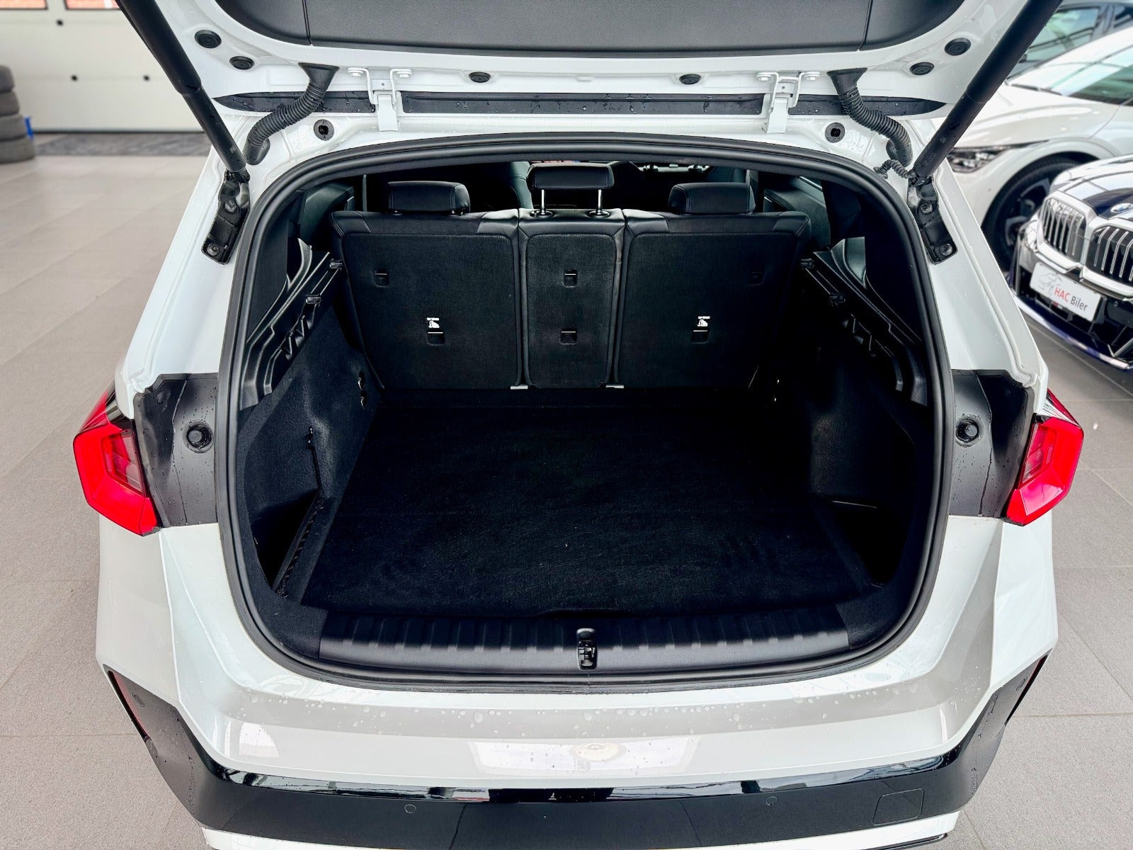 Hvid BMW iX1 fra 2023
