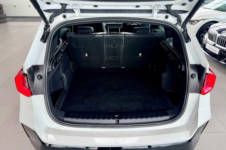 Hvid BMW iX1 fra 2023