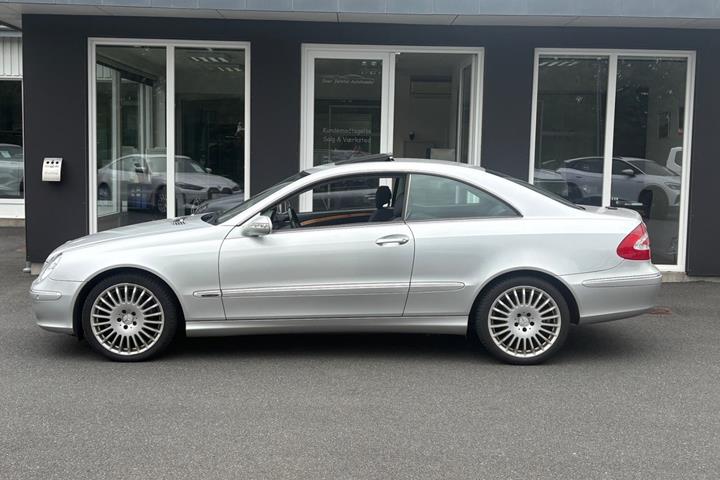 Sølv Mercedes CLK200 fra 2005
