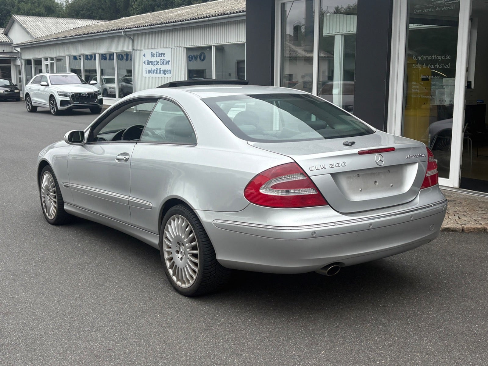 Sølv Mercedes CLK200 fra 2005