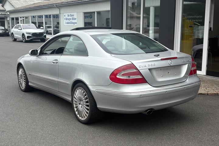 Sølv Mercedes CLK200 fra 2005