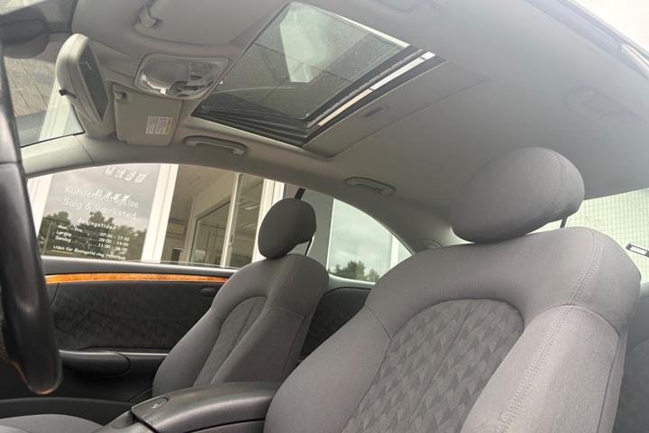 Sølv Mercedes CLK200 fra 2005