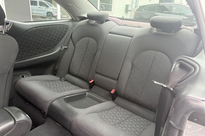 Sølv Mercedes CLK200 fra 2005