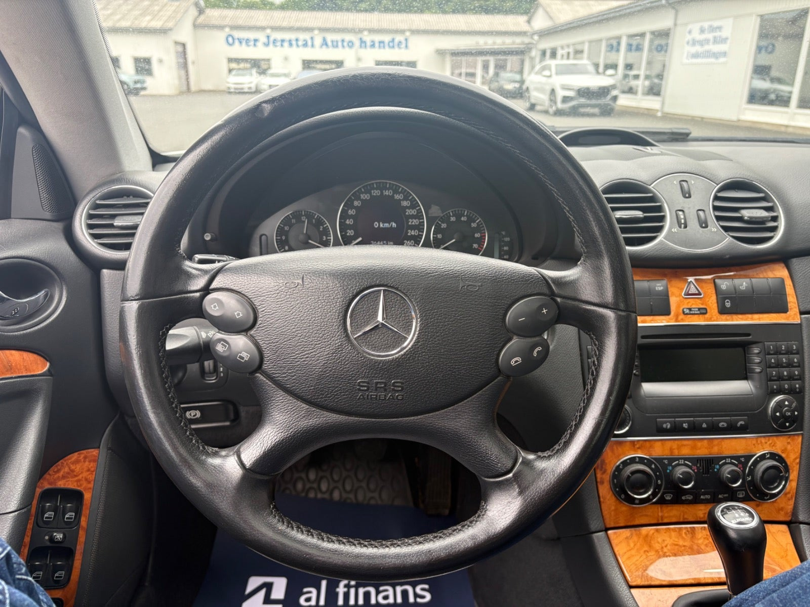 Sølv Mercedes CLK200 fra 2005