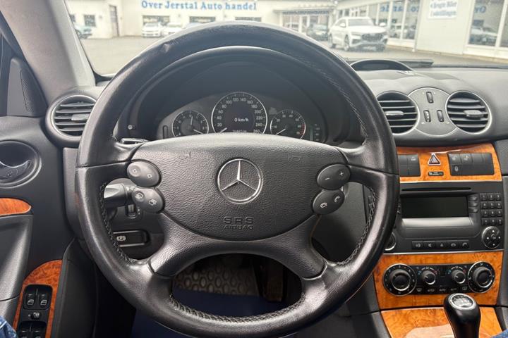 Sølv Mercedes CLK200 fra 2005