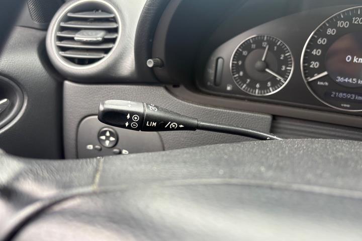 Sølv Mercedes CLK200 fra 2005