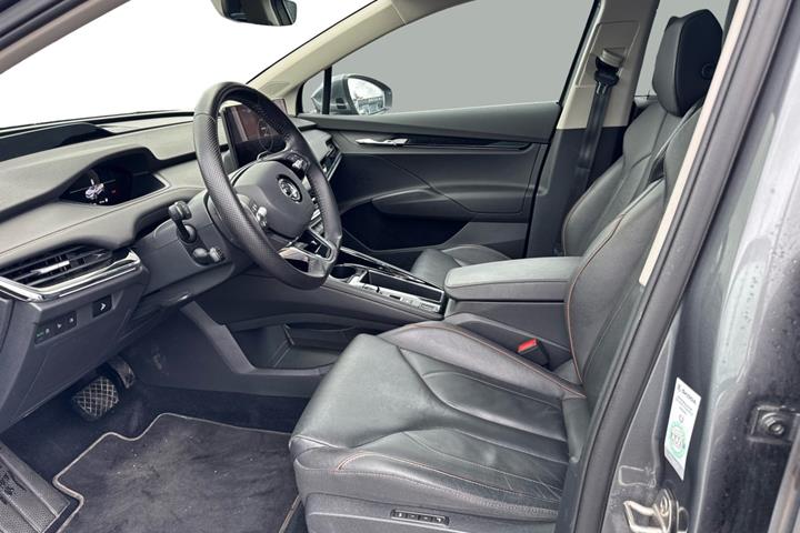 Grå Skoda Enyaq fra 2022