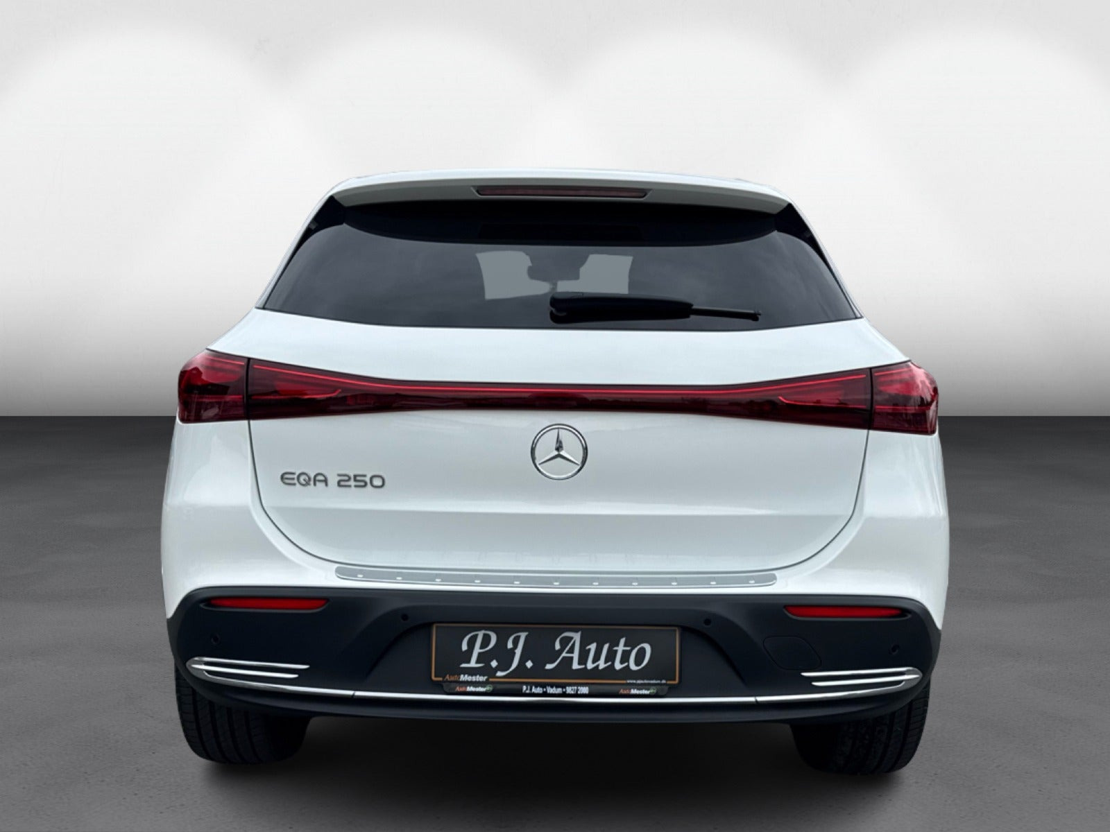 Hvid Mercedes EQA250 fra 2025