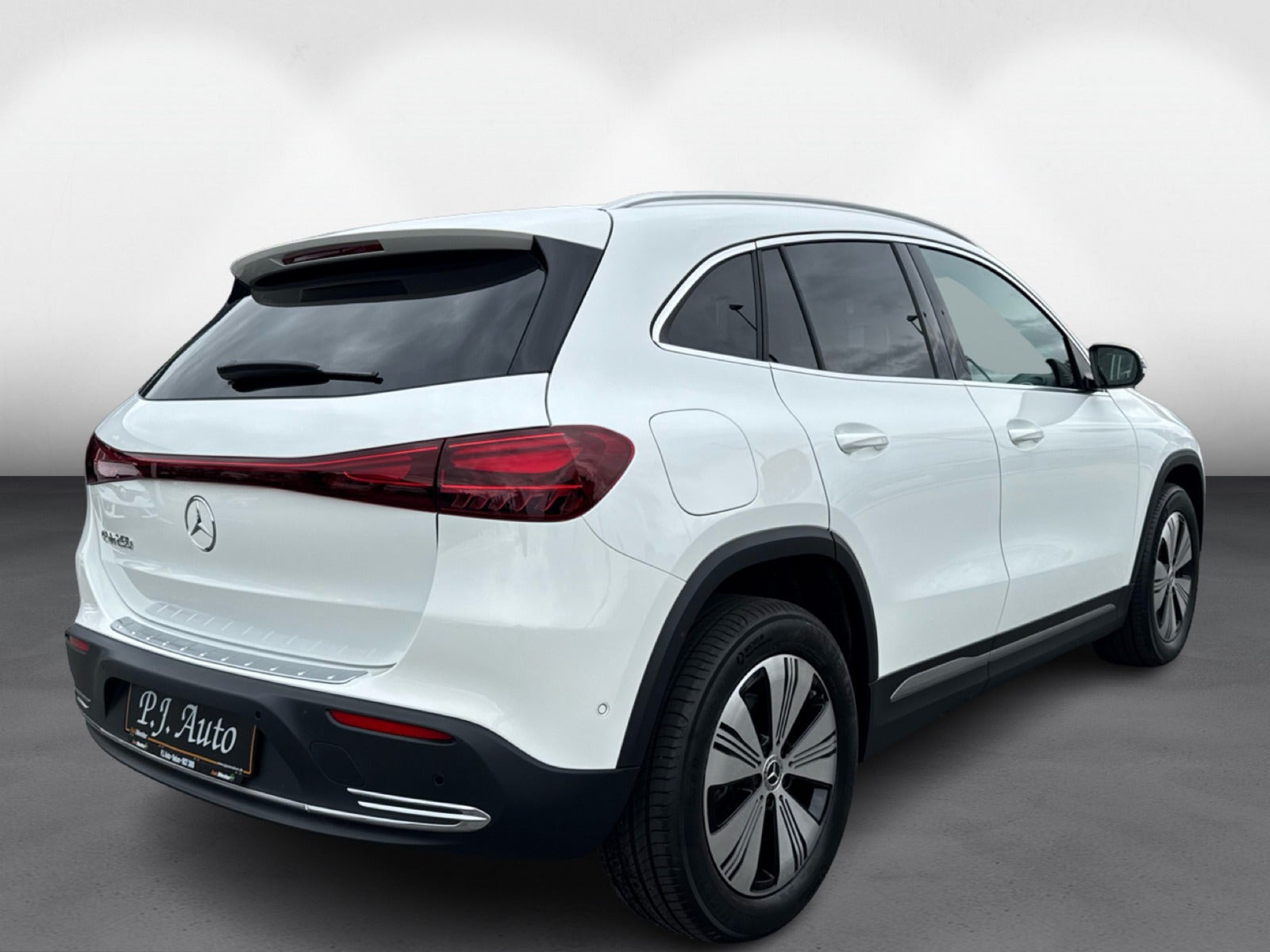 Hvid Mercedes EQA250 fra 2025