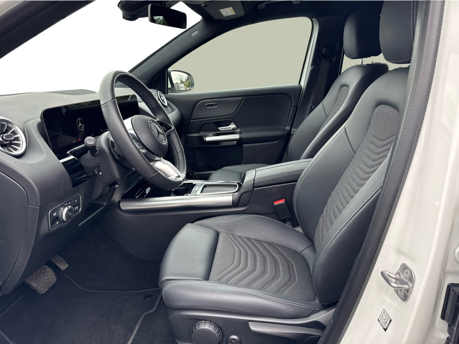 Hvid Mercedes EQA250 fra 2025