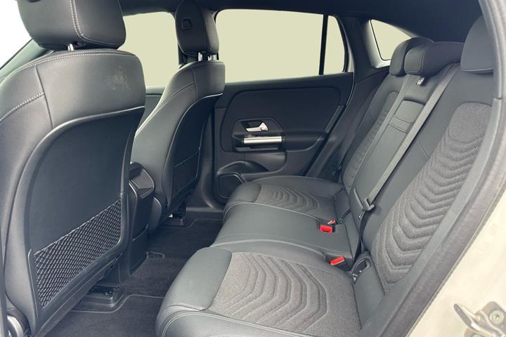Hvid Mercedes EQA250 fra 2025