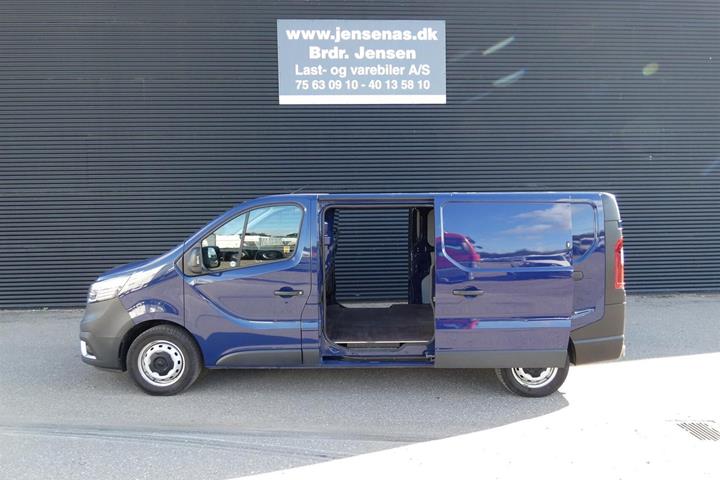 Blå Renault Trafic fra 2022