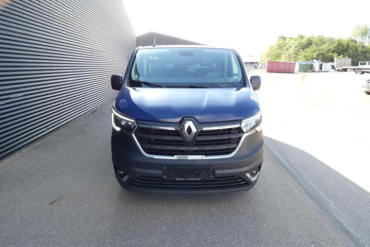 Blå Renault Trafic fra 2022