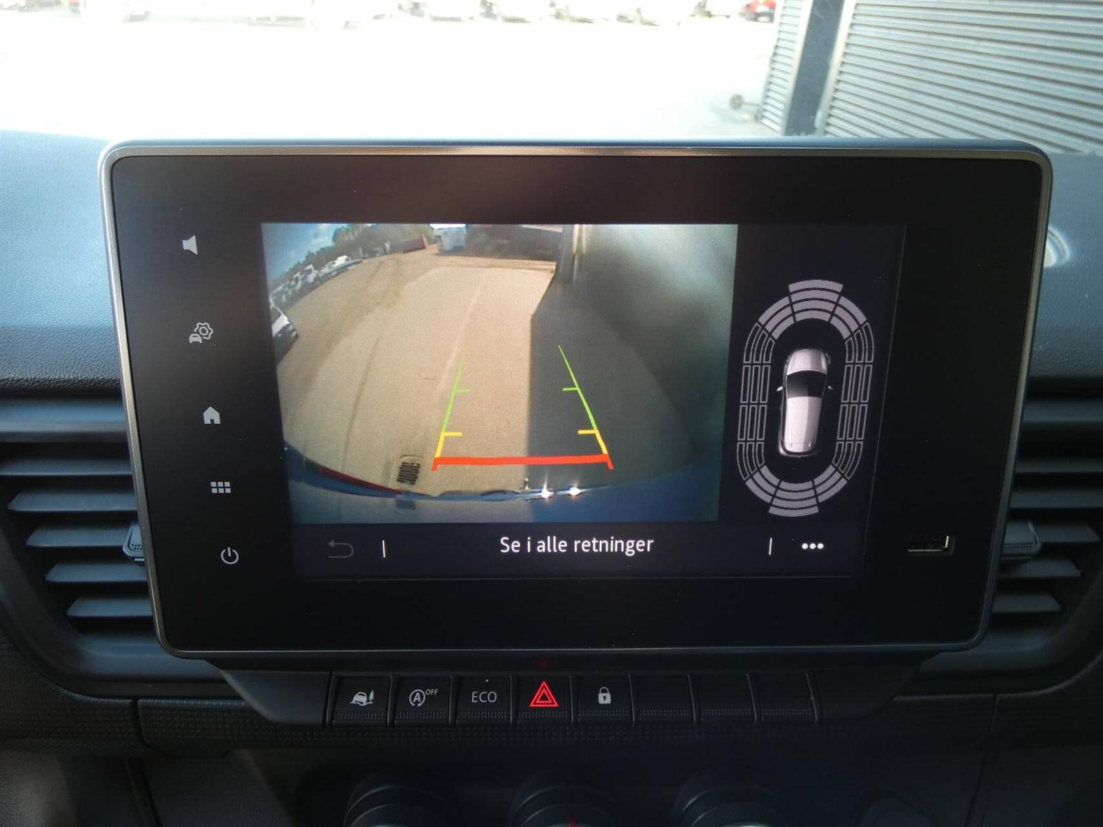 Blå Renault Trafic fra 2022