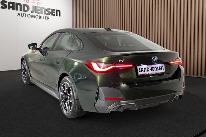 Grøn BMW i4 fra 2024