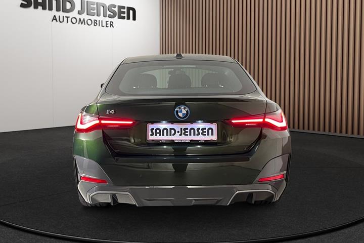 Grøn BMW i4 fra 2024