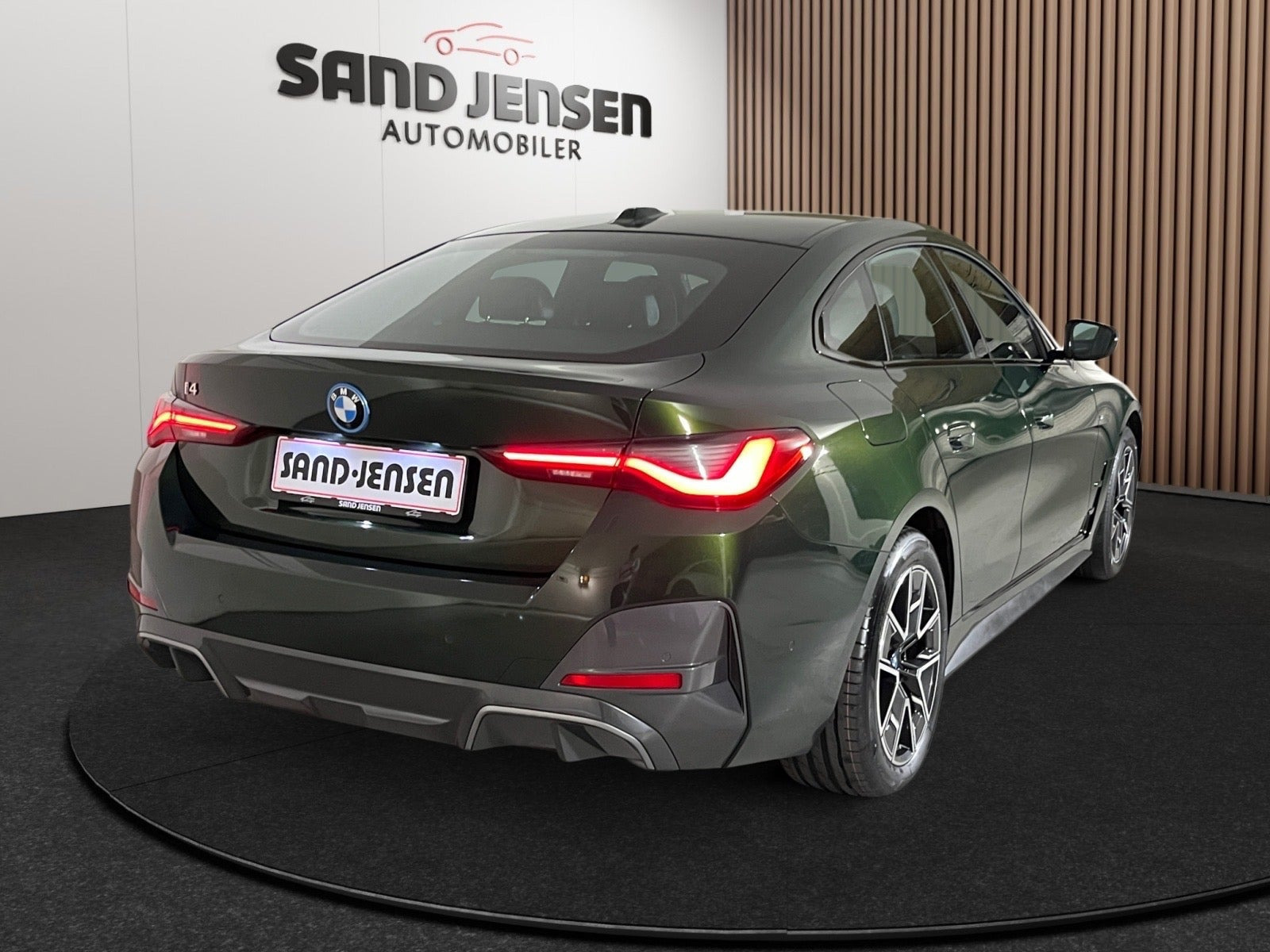Grøn BMW i4 fra 2024
