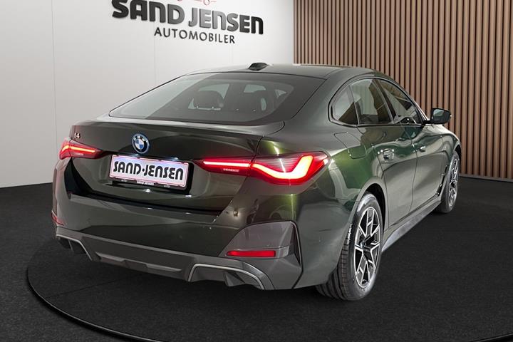 Grøn BMW i4 fra 2024