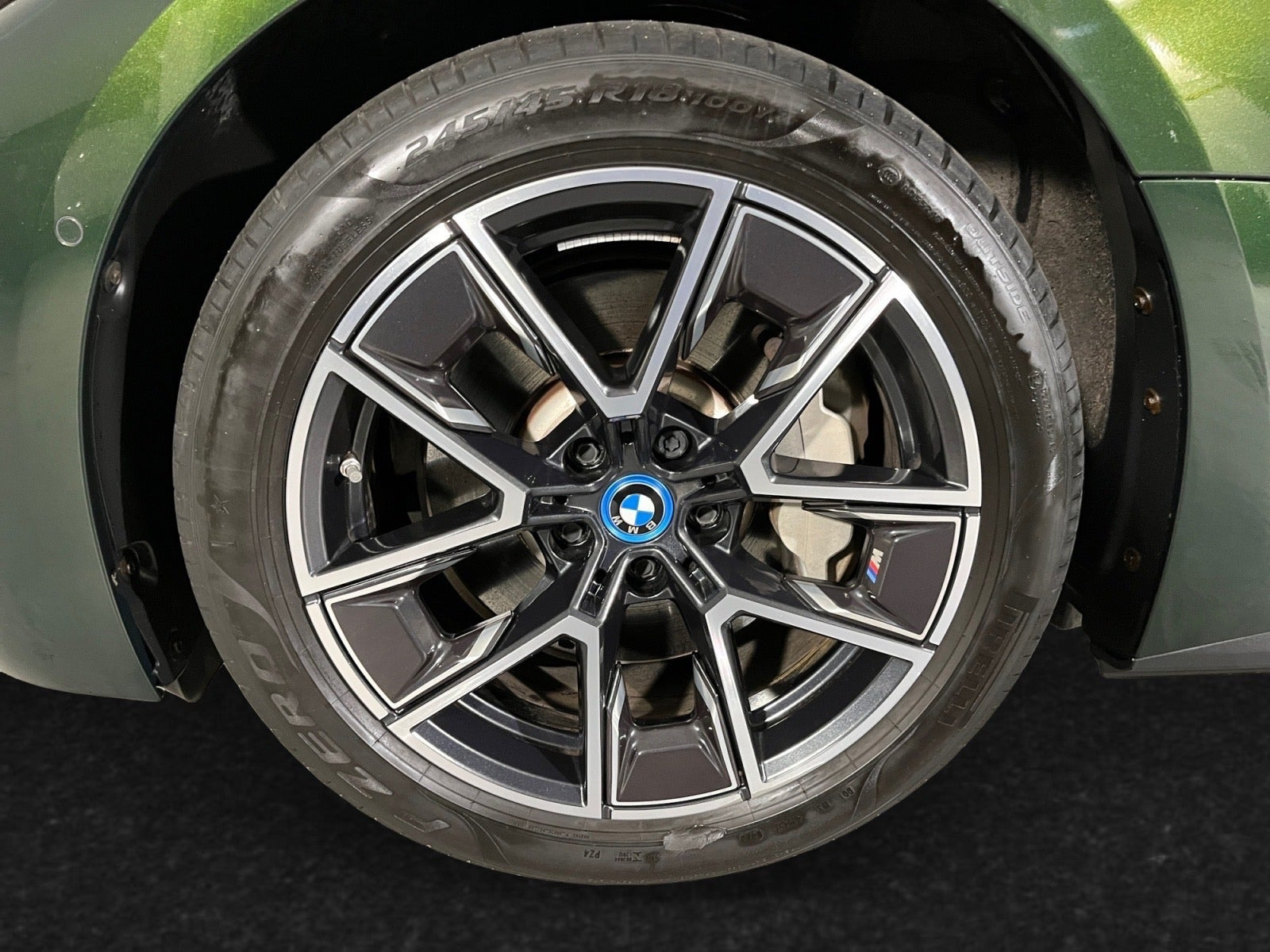 Grøn BMW i4 fra 2024