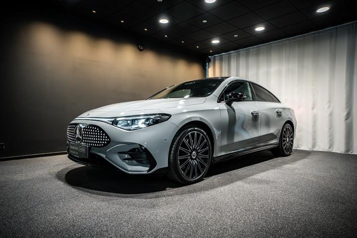 Grå Mercedes CLA250+ fra 2026 set udefra