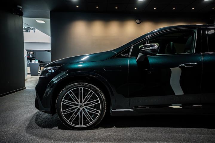 Grøn Mercedes EQE350 SUV fra 2026