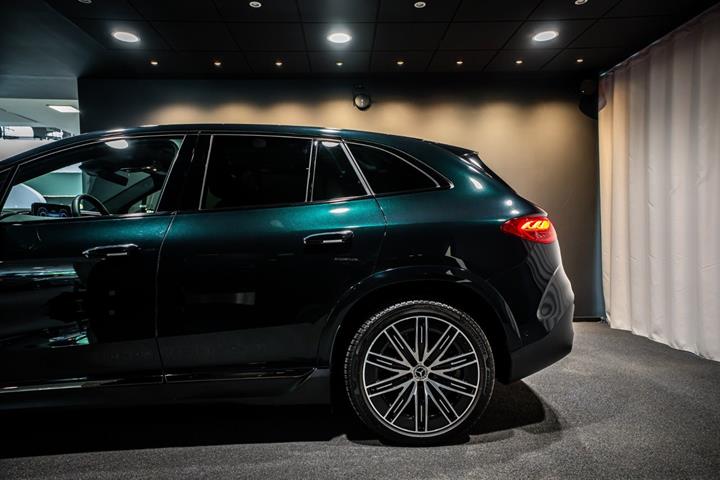 Grøn Mercedes EQE350 SUV fra 2026