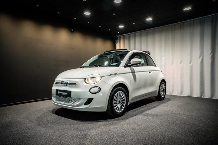 Hvid Fiat 500e fra 2023
