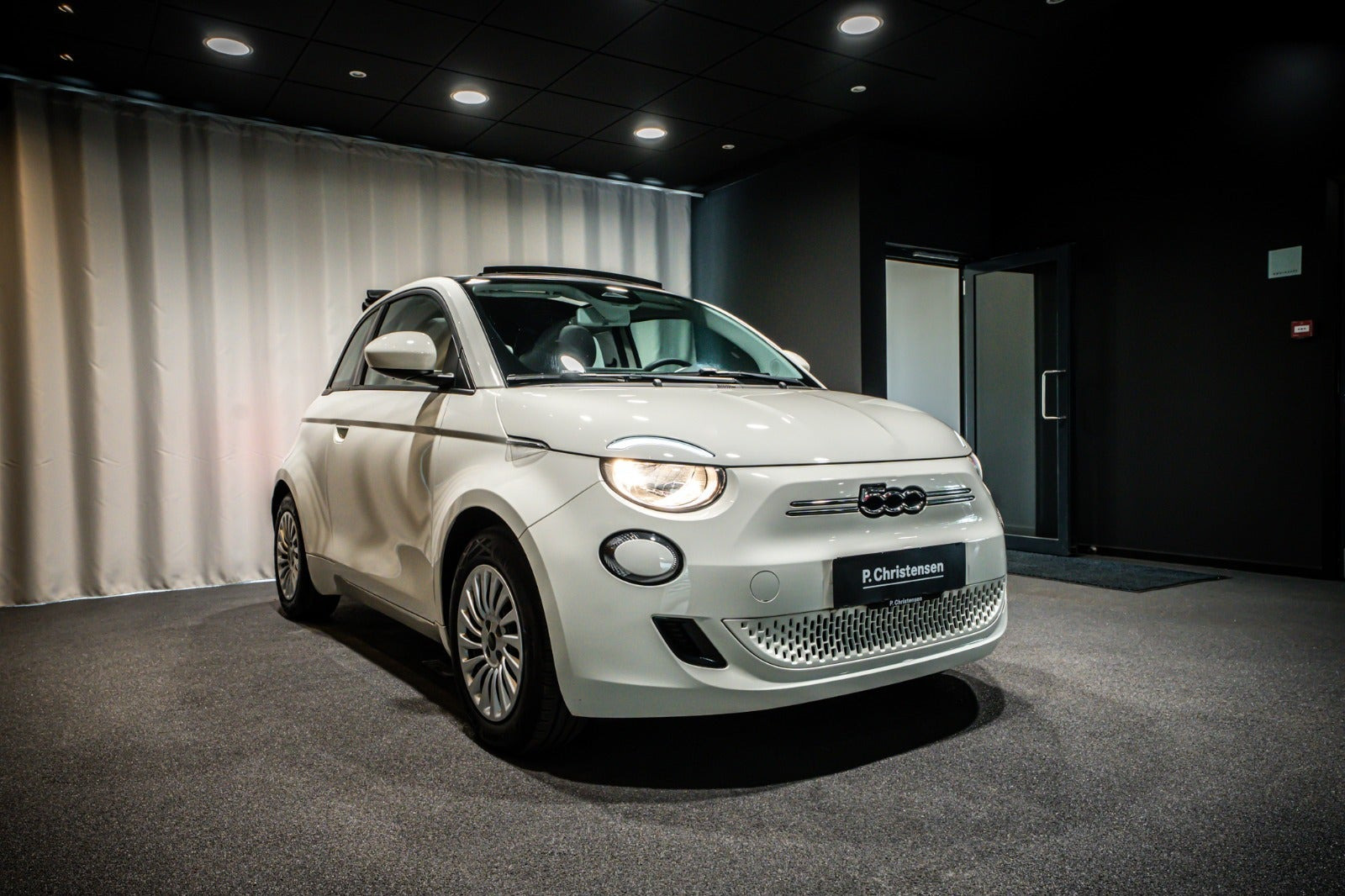 Hvid Fiat 500e fra 2023