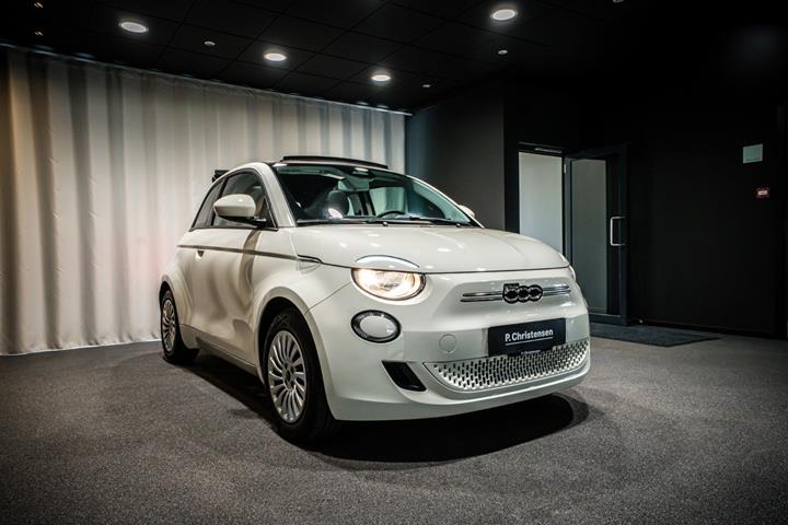 Hvid Fiat 500e fra 2023