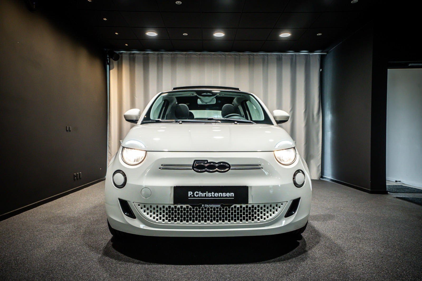 Hvid Fiat 500e fra 2023
