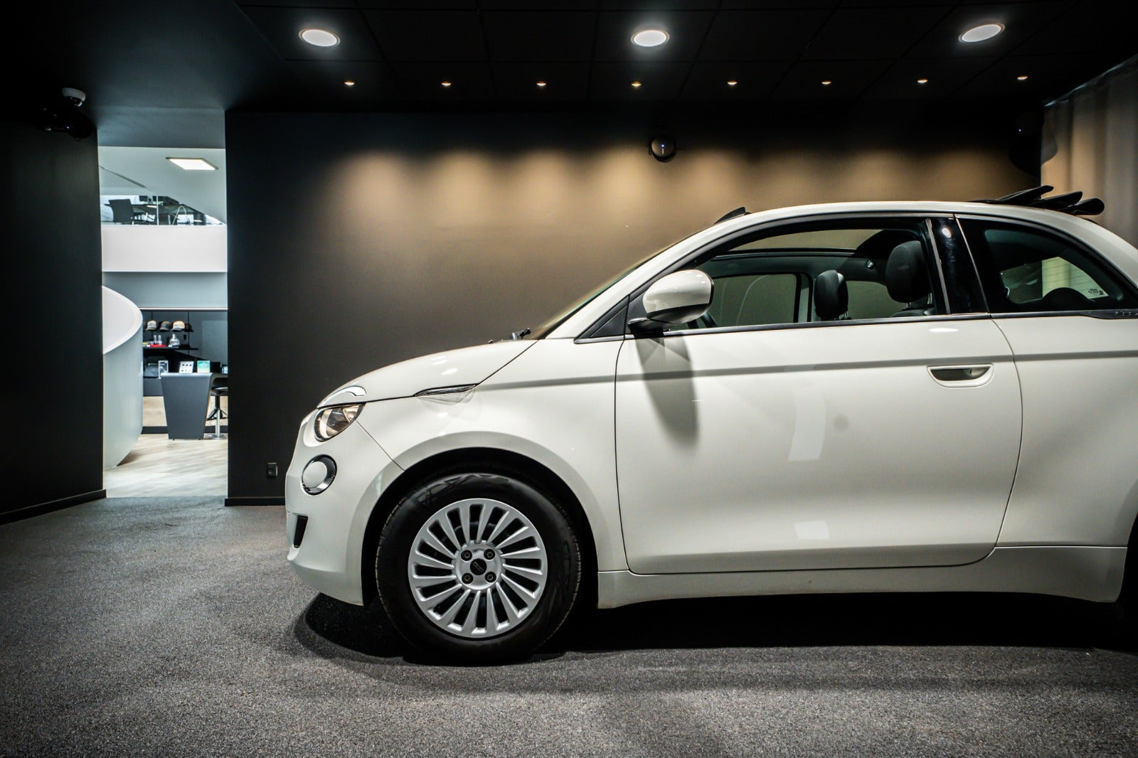Hvid Fiat 500e fra 2023