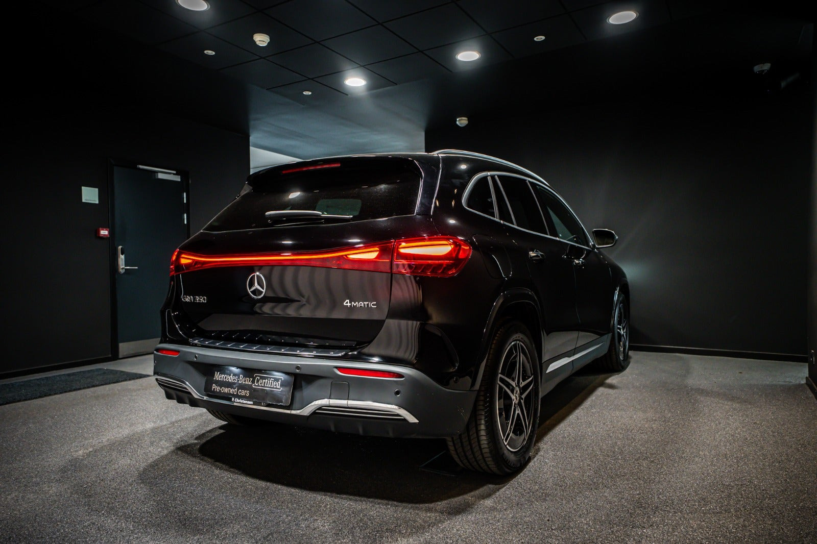Sort Mercedes EQA350 fra 2024