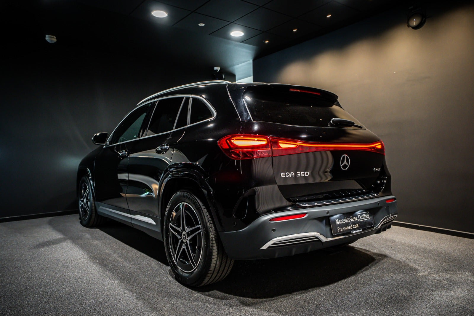 Sort Mercedes EQA350 fra 2024