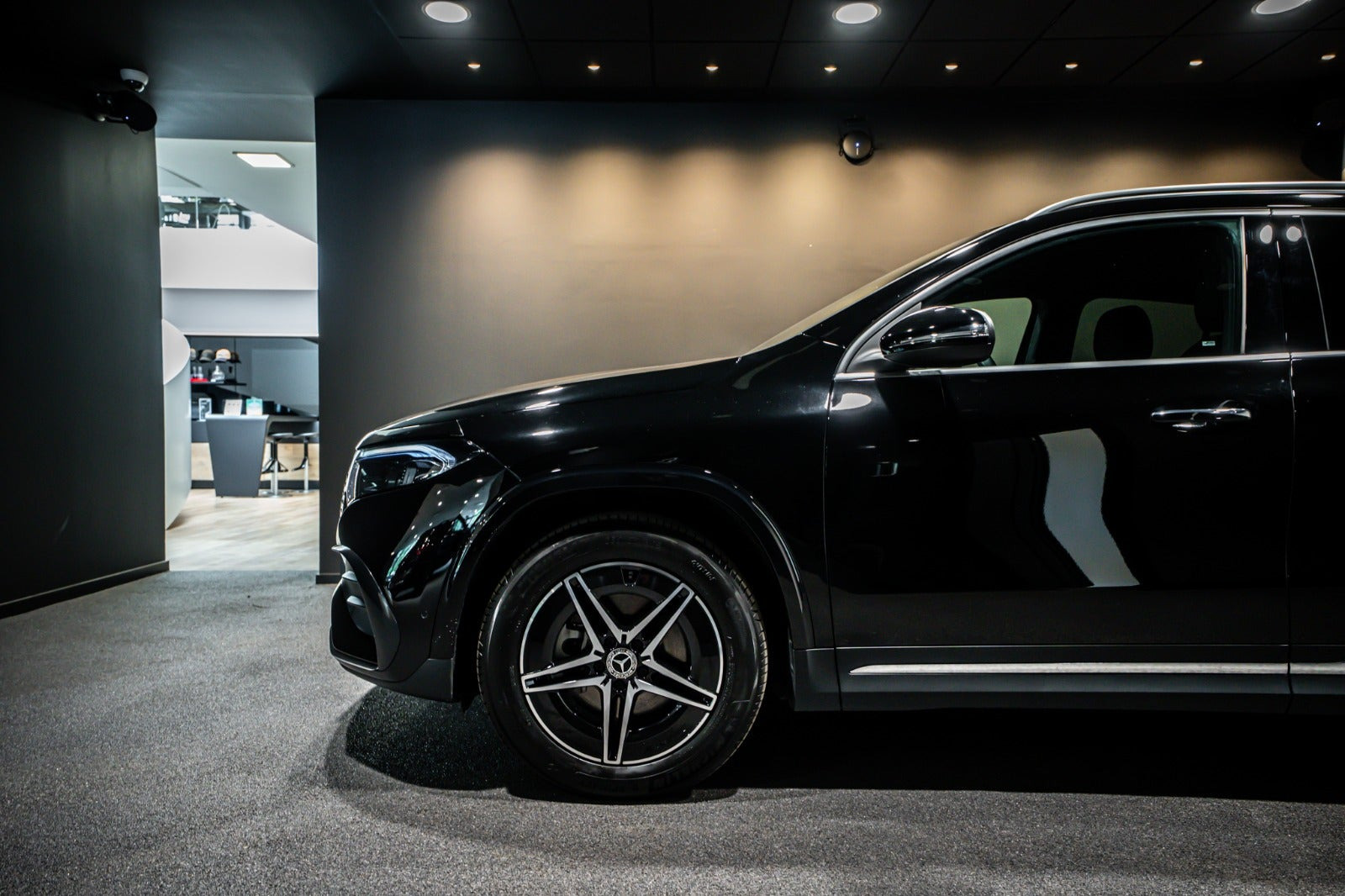 Sort Mercedes EQA350 fra 2024