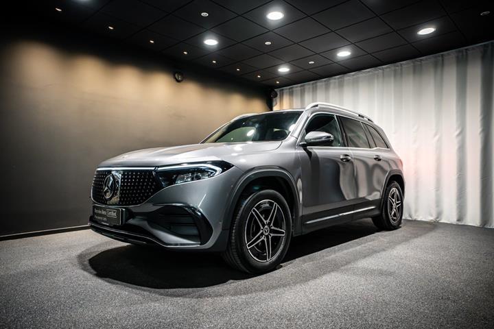 Grå Mercedes EQB250+ fra 2025 set udefra