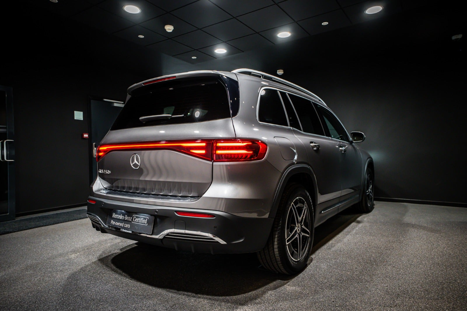 Grå Mercedes EQB250+ fra 2025