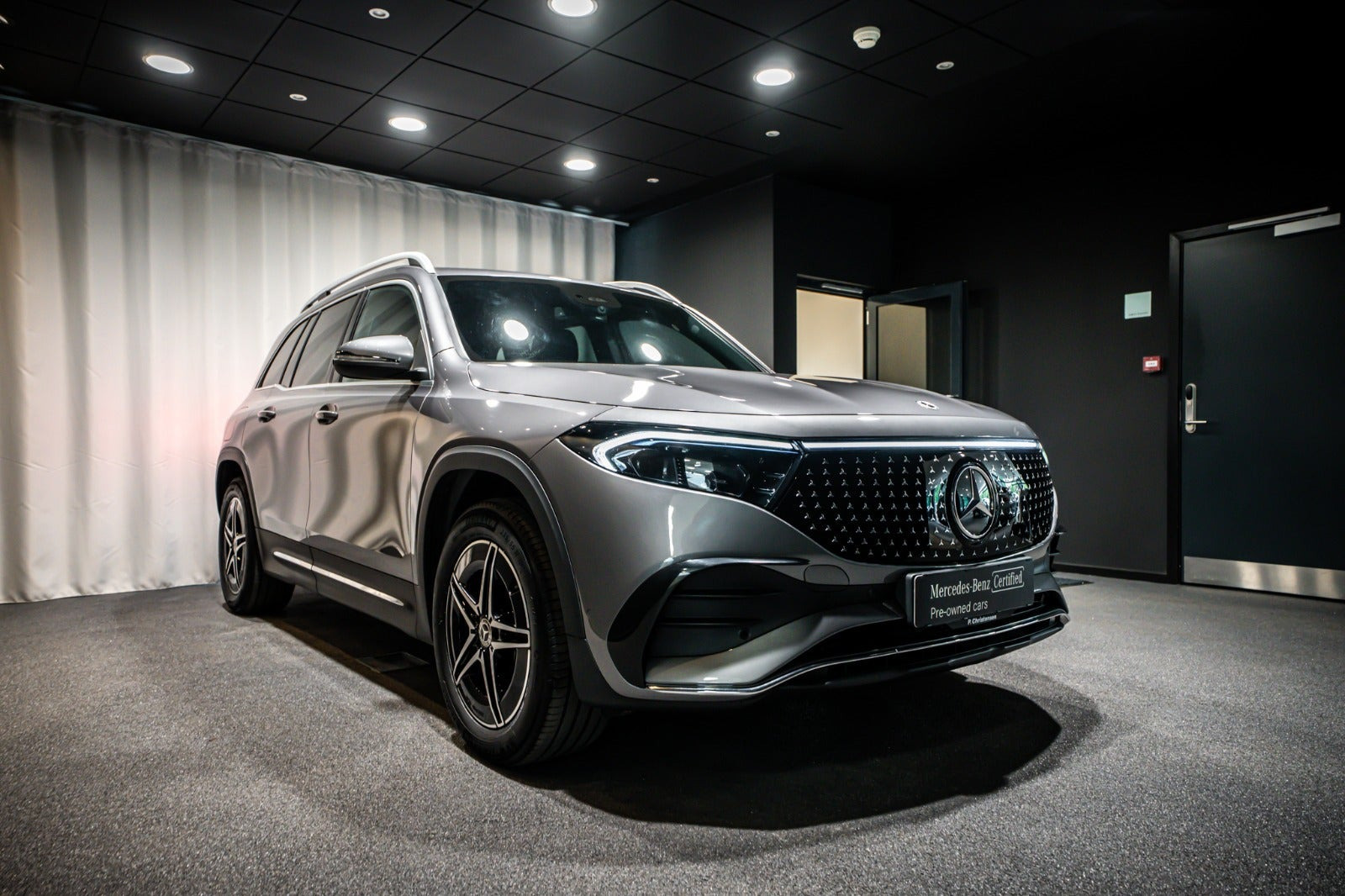 Grå Mercedes EQB250+ fra 2025