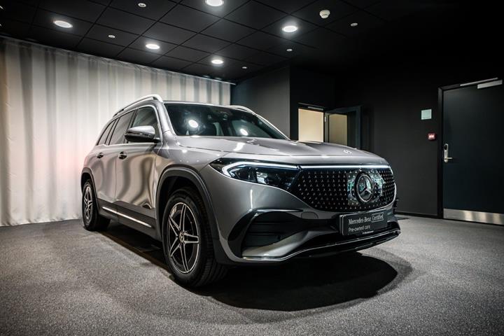 Grå Mercedes EQB250+ fra 2025
