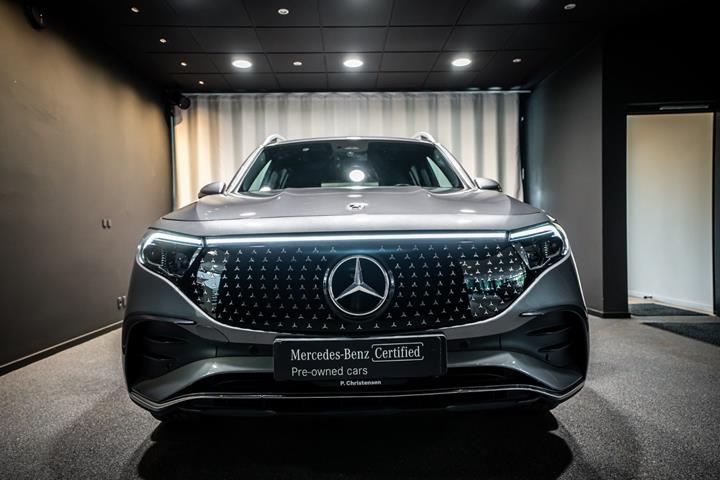 Grå Mercedes EQB250+ fra 2025