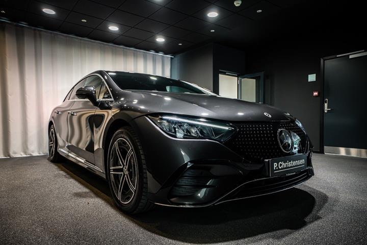 Grå Mercedes EQE350+ fra 2025